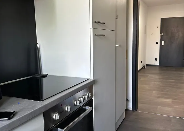 Am Schwimmbad アパート