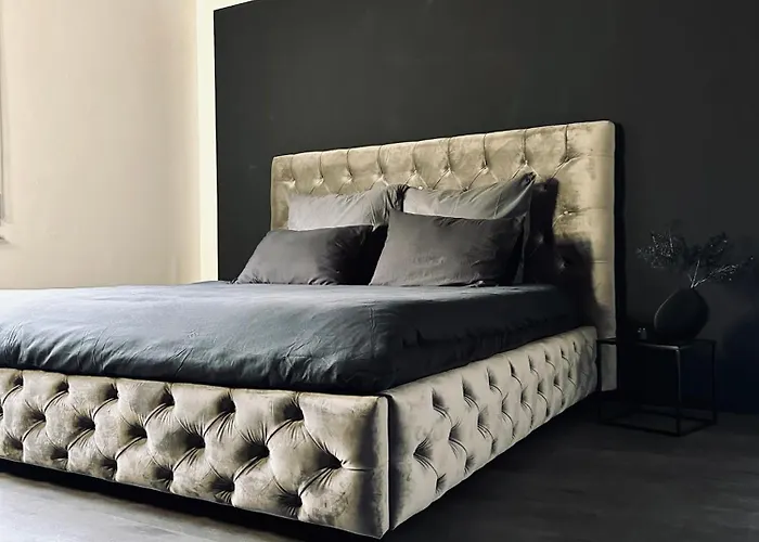 Am Schwimmbad アパート